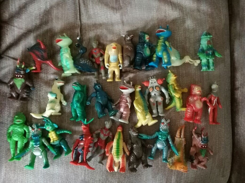 Ultraman / Set 30 Figuras Ultraman Y Ultraseven Bullmark 5cm