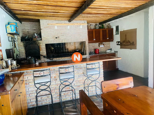 Muy Linda Casa En Venta, Gran Terreno Y Barbacoa