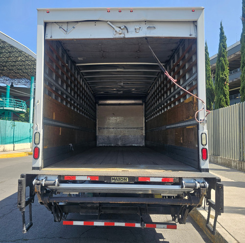 Camion Freightliner M2 106 Caja Seca Aut 2017