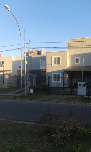 Venta Duplex Barrio Nuevo Poeta Lugones, Calle Betinoti Id: 4197