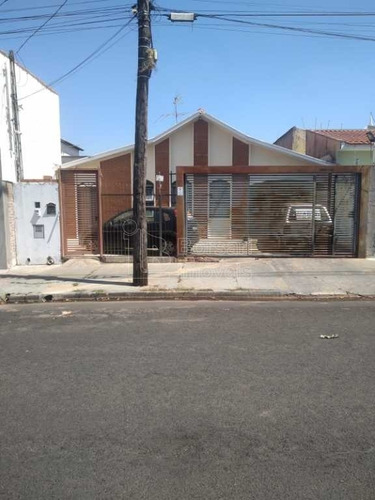 Imagem 1 de 6 de Venda De Casas / Padrão Na Cidade De Araraquara 10746