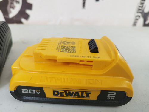 Combo De Baterías Y Cargador Dewalt 20 Voltios (Usado)
