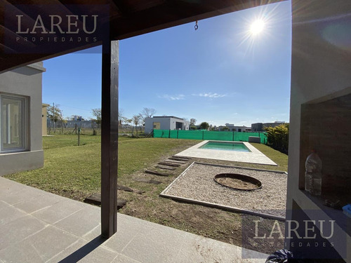 Imagen 13 de 17 de Casa En Venta - Santa Elena, Pilar Del Este