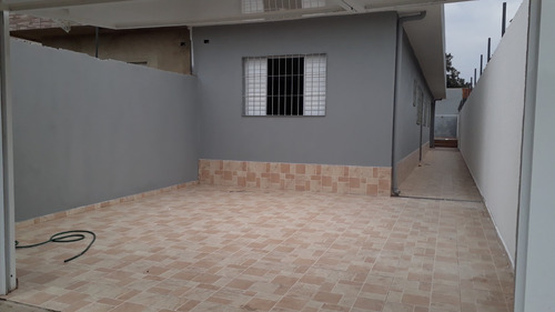 Casa Nova Com Piscina Próximo A Mercados, Escolas, Transportes...
