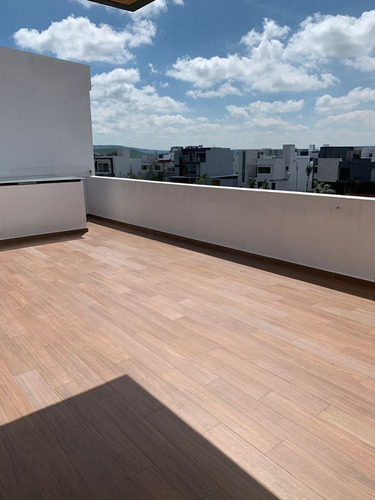 Se Vende Casa En La Condesa Juriquilla, Estudio O 5ta Recamara En Pb, Roof G