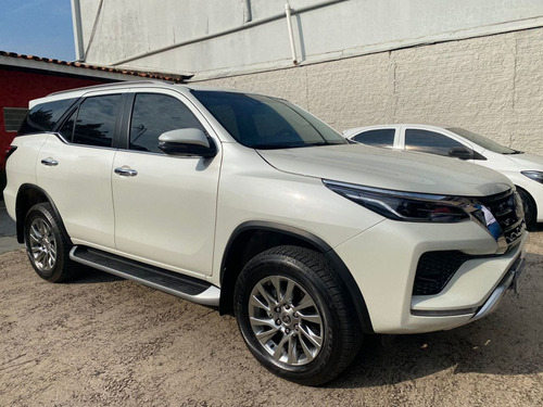 Imagem 3 de 10 de Toyota Hilux Sw4 2.8 4p Srx 4x4 7 Lugares Turbo Diesel Autom