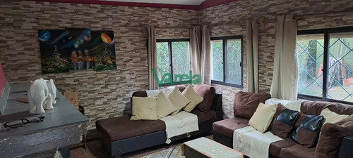 Venta De Casa, Las Toscas, 3 Dormitorios, Living Comedor Con Estufa Leña, Sobre Aveninda Principal.