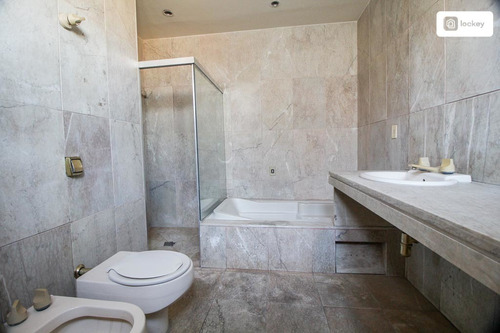 Imagem 11 de 15 de Aluguel De Casa Com 650m² E 8 Quartos - 2879