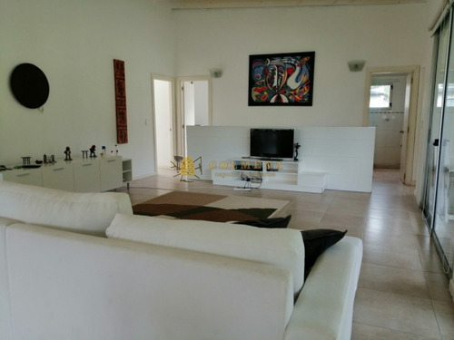 Casa En Punta Ballena - Barrio En Privado De 3 Dormitorios 2 Baños Y Piscina. Consulte!!!!!!!- Ref: 2321