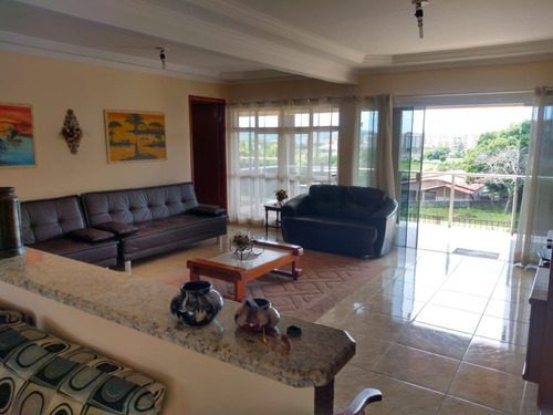 Sobrado De Frente Para O Lago Corumbá, Proximo Ao Clube Náutico