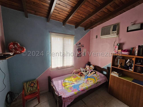 Oportunidad De Inversion Apartamento En Venta En La Orquidea Av Aragua Conjunto Privado Todos Los Servicios Estef 24-26152