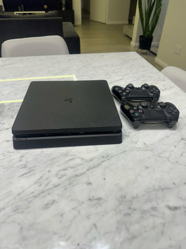 Sony Playstation 4 Slim 500gb Color Negro Con 2 Controles Negro (Usado)