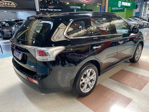 Imagem 3 de 14 de Outlander 3.0 Gt 4x4 7l Gasolina 4p Automático 2014/ 2015
