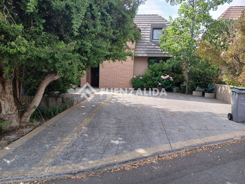 Casa En Venta De 4 Dorm. En La Florida