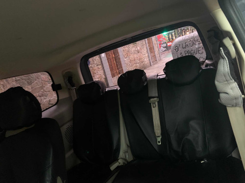 Imagen 9 de 16 de Gonow Starry Van 2015 1.5 Luxury Suv