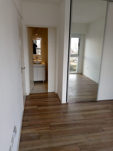 Hermoso Departamento De 2 Ambientes Con 2 Baños En Edificio De Categoria