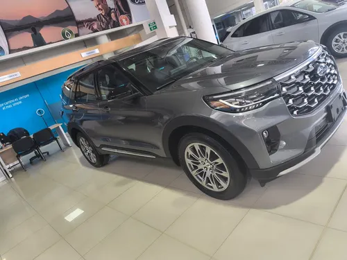 Ford Explorer Platinum 2025