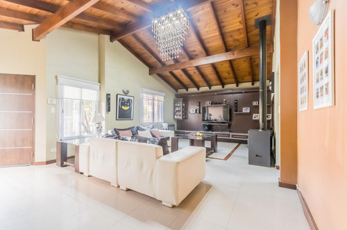 Imagen 6 de 30 de Casa 4 Ambientes, Con Quincho Y Piscina . Ciudad Evita. Posible Financiación Parcial.