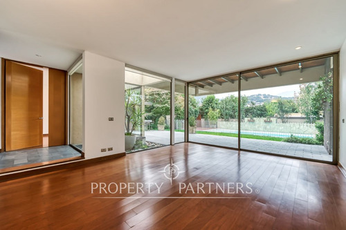 Impecable Casa En Los Bravos Nororiente Con Piscin...