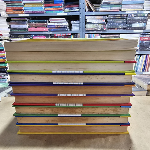 Kit Coleção Nate 9 Volumes / Lincoln Peirce / Editora Sextante / O Dia Em Que Nate Entrou Pra História + Volta A Atacar + Está Com Tudo + Vai Para Tudo Ou Nada + Dá Uma Virada + Está Na Área + Faz Fes (Usado)
