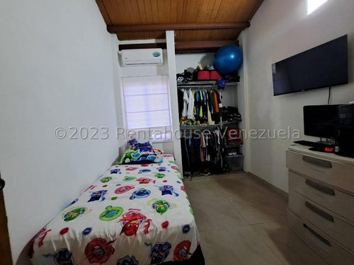 Juan Carlos González. Renta House Carabobo Vende Townhouse Res. Villa Jardín San Diego Mls #24-565 Rah/jcg.