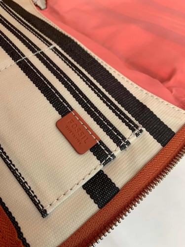 Imagen 6 de 8 de Crossbody Fossil 100 Original Color Azul Marino Y Blanco