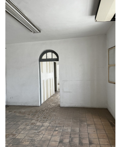 Local Comercial Con Oficinas En Venta En El Centro De Monterrey