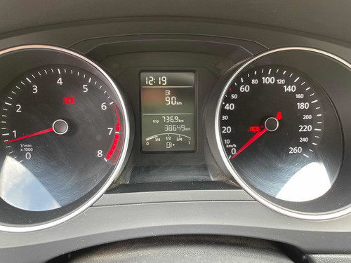 Imagen 12 de 14 de Volkswagen Jetta 2018 2.5 Trendline Mt