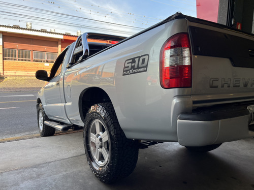 Chevrolet S-10 2.4 MPFI ADVANTAGE 4X2 CS 8V FLEX 2P MANUAL