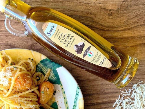 Imagem 2 de 4 de Azeite De Oliva Ext Virgem Italiano Tartufo Di Salerno 250ml