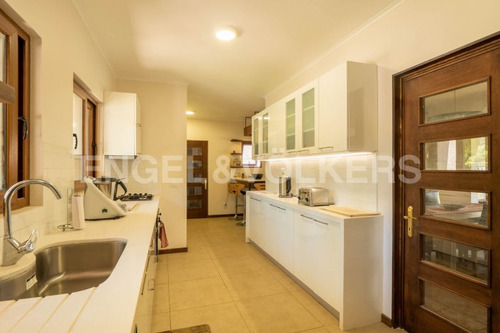 Casa Chilena, Excelente En Condominio
