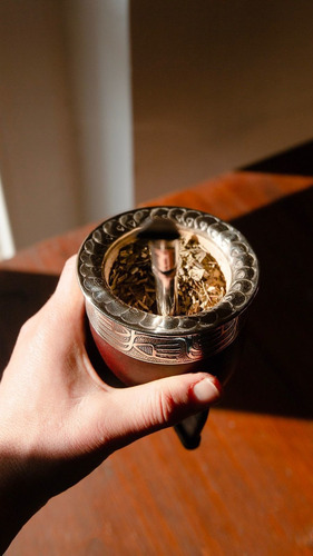 Imagen 6 de 9 de Mate Imperial Labrado + Bombilla Pico Loro Acero