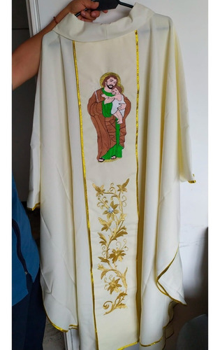 Imagen 4 de 5 de Casulla Litúrgica En Lino Bordada Motivo San José