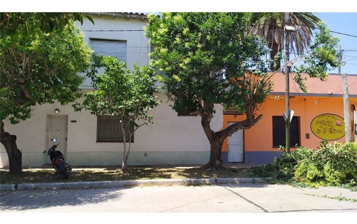Casa En Venta A Reciclar Con Local Alquilado