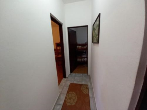 Imagem 5 de 23 de Casa No Bairro São Jorge Em Itanhaém, Litoral Sul De São Paulo, Localizado Lado Praia, Ficando À 100 Metros Do Mar (1 Quadra Do Mar) Em Rua Calçada. Possui Churrasqueira E Vaga Para 05 Automóveis.