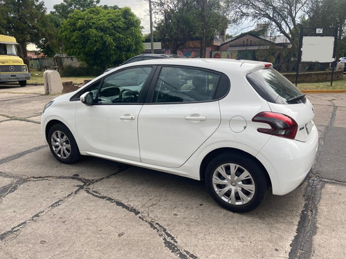 Peugeot 208 1.6 Active