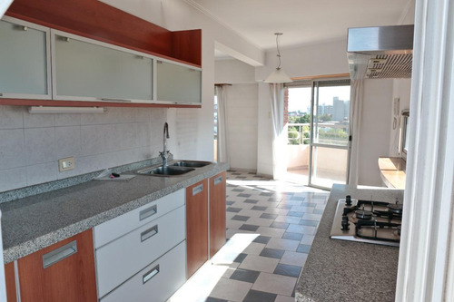 Departamento En Venta - 2 Dormitorios 2 Baños - Cochera - 82mts2 - Monte Grande, Echeverría