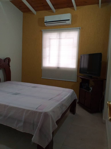 Imagen 17 de 23 de Townhouse En Venta En Av Aragua, Urb Karol Home. 04121994409