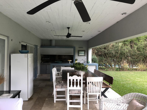 Excelente, Práctica Y Funcional Casa En Venta En Las Glorietas