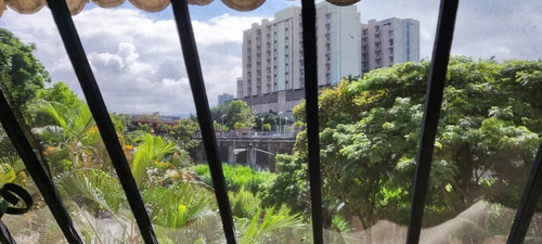 Imagen 20 de 21 de Venta De Apto. Los Teques, Urb. Simón Bolívar.