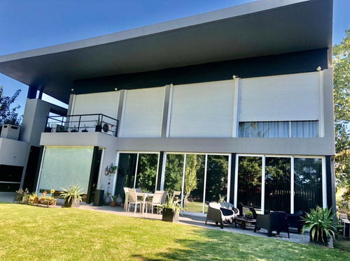 Venta, Campos De Álvarez. Hermosa Propiedad !