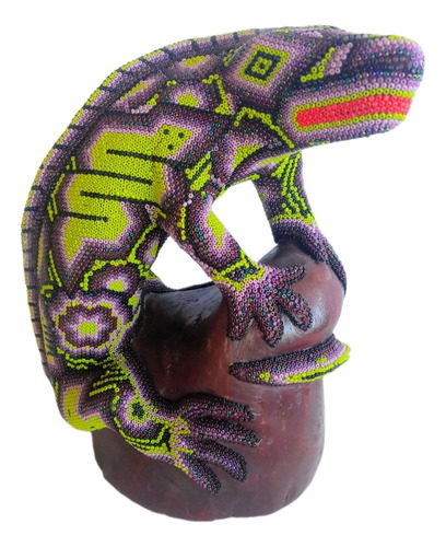 Iguana De Madera. En Chaquira, Huichol.30 Cm.x22 Cm.altura.