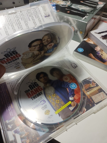 The Big Bang Theory 12 Dvd Box Set, Temporadas 1 - 4 (Usado)