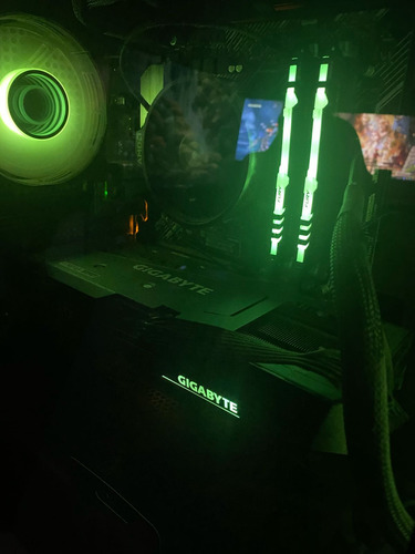 Pc Gamer Armada Con Pantalla Y Teclado Incluido (Usado)