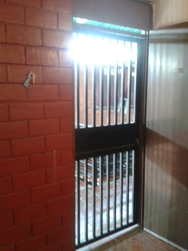 Imagen 3 de 12 de Apartamento En Guatire. Las Rosas