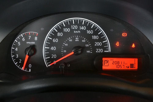 Imagen 12 de 12 de Nissan Versa Oxford