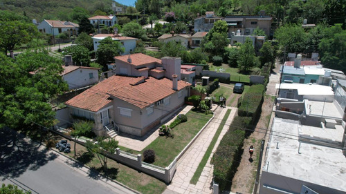 Casa A La Venta En Rio Ceballos De 300m2 Cub Y 1000m2 Descubiertos