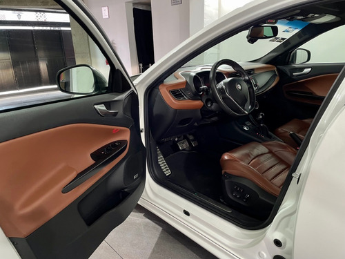 Imagen 6 de 15 de Alfa Romeo Giulietta 2016