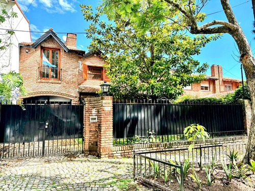 Casa En Venta En Acassuso Barrio Parque Aguirre 3 Dormitorios