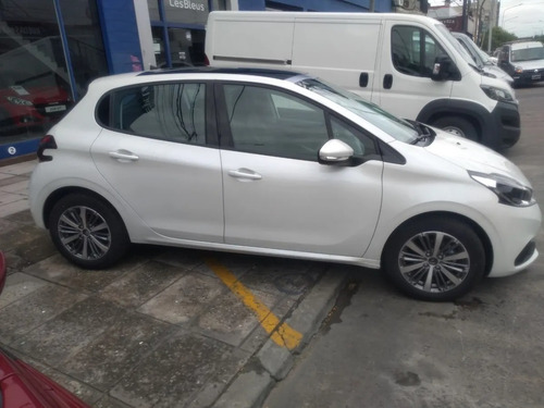 Peugeot 208 Feline 1.6
